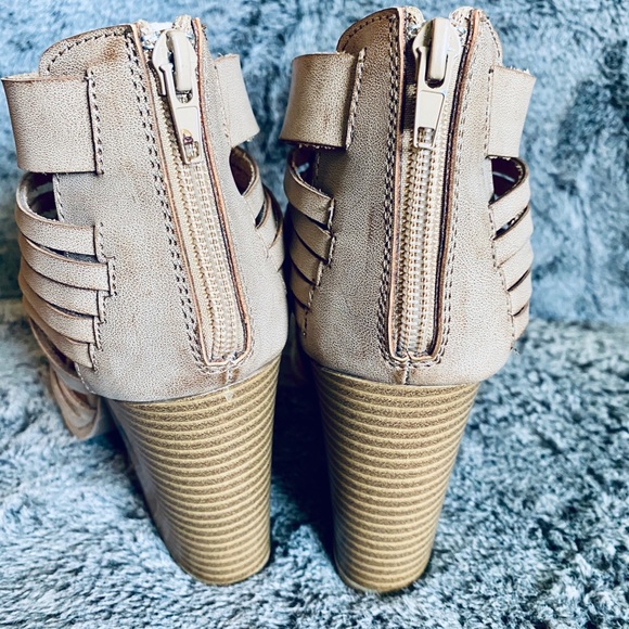 Daytrip Barnes Heeled Sandal Taupe Size 8.5 - Picture 6 of 8